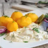 Jakie przyprawy do śledzi w oleju dodadzą wyjątkowego smaku?