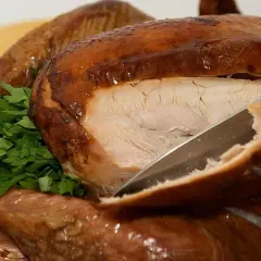 Jakie przyprawy do udźca z indyka, aby wydobyć jego pełny smak?
