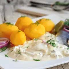 Jakie przyprawy do śledzi w oleju dodadzą wyjątkowego smaku?