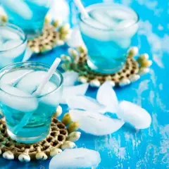 Najlepsze drinki z bols blue: odkryj pyszne przepisy na koktajle