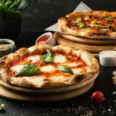 Ile piec pizzę w 200 stopniach? Sprawdź czasy dla różnych rodzajów