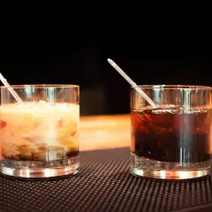 Najlepsze drinki z likierem kawowym i mlekiem, które musisz spróbować