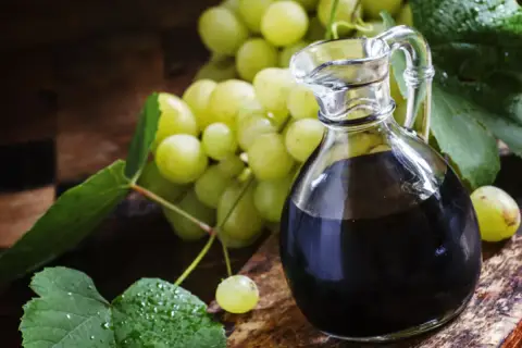 Czym zastąpić granat w sałatce? Odkryj najlepsze zamienniki