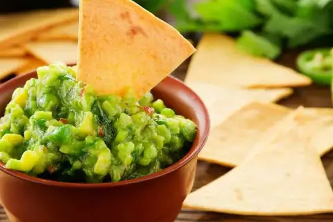 Jak się robi guacamole - prosty przepis na pyszny dip bez zbędnych składników