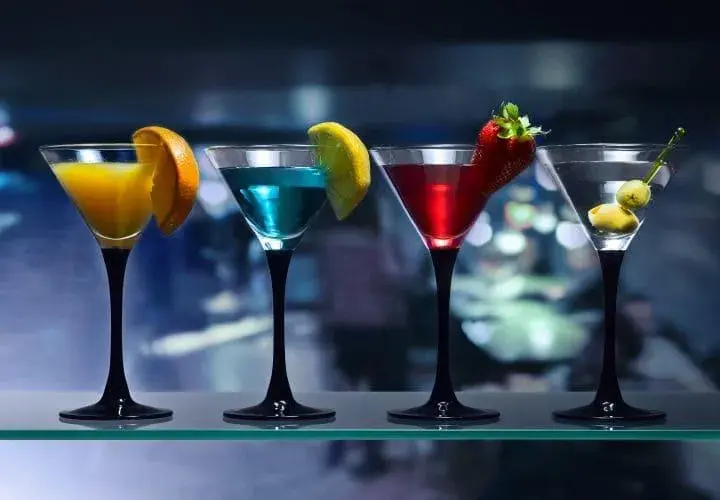 Martini extra dry drink – odkryj smak i idealne przepisy na koktajl