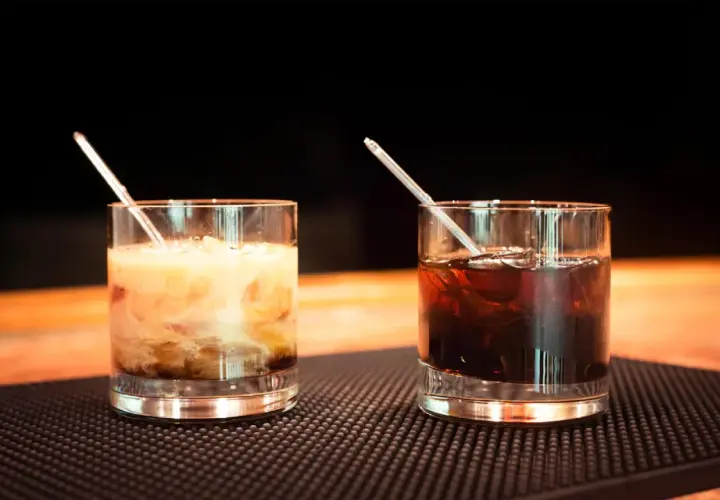 Najlepsze drinki z likierem kawowym i mlekiem, które musisz spróbować