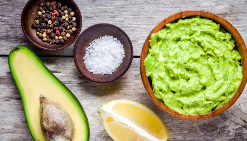 Jak jeść guacamole? 10 kreatywnych sposobów na podanie dipu