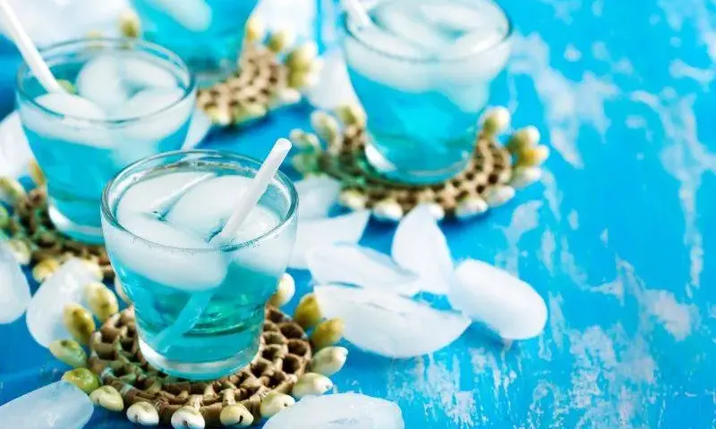 Najlepsze drinki z bols blue: odkryj pyszne przepisy na koktajle