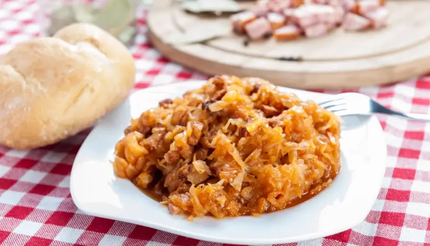 Jakie przyprawy dodać do bigosu, aby uzyskać wyjątkowy smak?