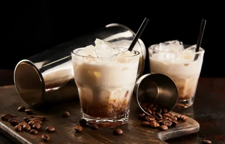 Biały rusek drink – łatwy przepis na klasyczny koktajl, który zaskoczy