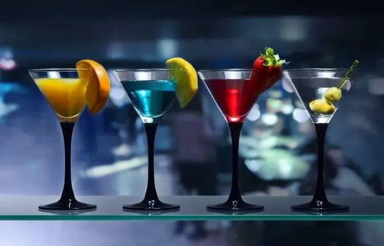 Martini extra dry drink – odkryj smak i idealne przepisy na koktajl