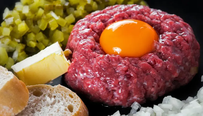 Jakie przyprawy do tatara sprawią, że będzie niezapomniany?