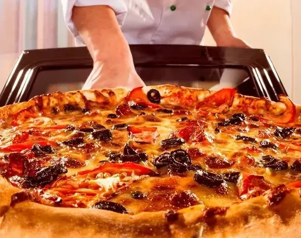 Ile piec pizzę w 250 stopniach, aby uzyskać idealną chrupkość?