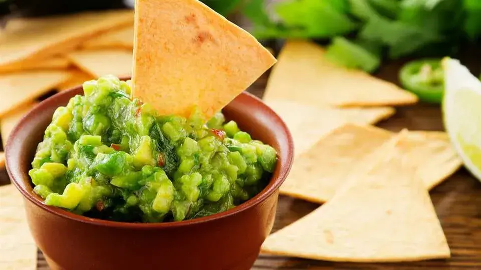 Jak się robi guacamole - prosty przepis na pyszny dip bez zbędnych składników