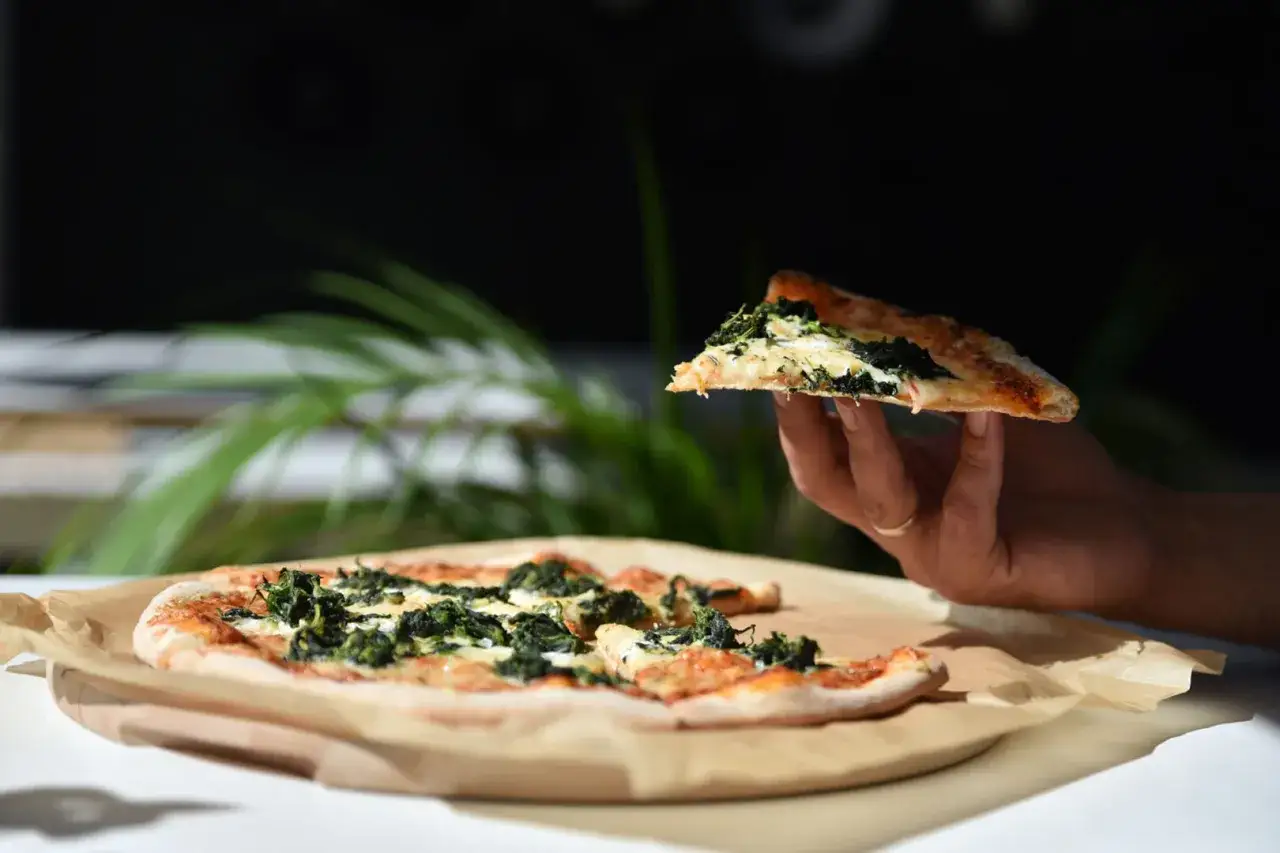 Zdjęcie Kto wymyślił pizzę? Odkryj fascynującą historię jej powstania